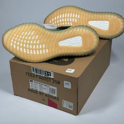 ADIDAS / YEEZY
A pair of low-top sneakers,
Model...