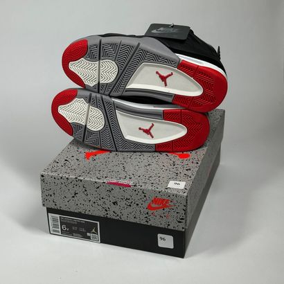 NIKE / JORDAN
A pair of high-top sneakers,
Model...