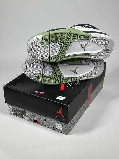 NIKE / JORDAN
A pair of semi-mounted sneakers,
Model...