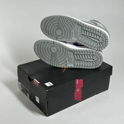 NIKE / JORDAN
Une paire de basket montante,
Modèle...