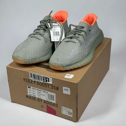 ADIDAS / YEEZY
A pair of low-top sneakers,
Model...