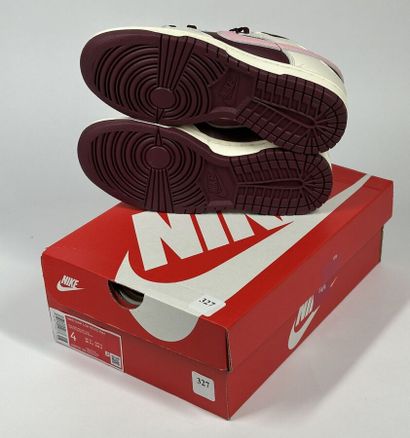 NIKE 
A pair of low-top sneakers,
Model:...