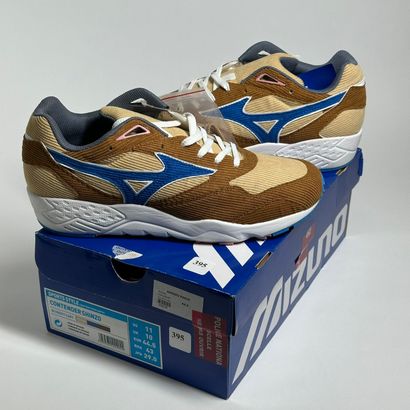 MIZUNO x SHINZO
A pair of low-top sneakers,
Model...