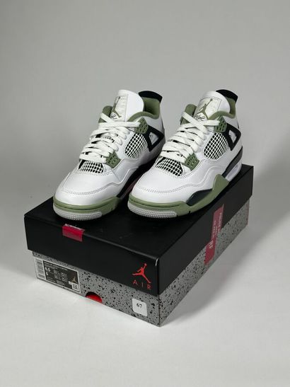 NIKE / JORDAN
A pair of high-top sneakers,
Model...