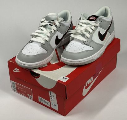 NIKE / JORDAN
A pair of low-top sneakers,
Model...