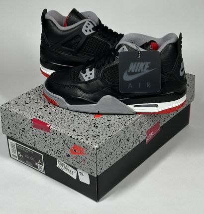 NIKE / JORDAN
A pair of high-top sneakers
Model...