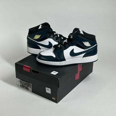 NIKE / JORDAN
Une paire de basket montante,
Modèle...