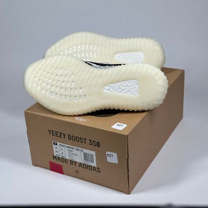 ADIDAS / YEEZY
A pair of low-top sneakers,
Model...
