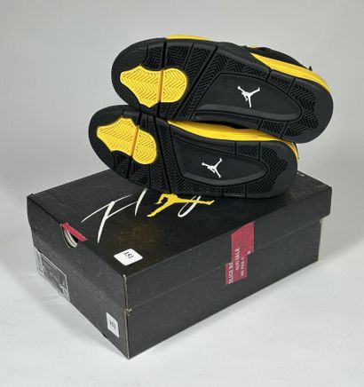 NIKE / JORDAN
Une paire de basket semi montante,
Modèle...
