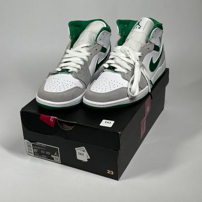 NIKE / JORDAN
Une paire de basket semi montante,
Modèle...