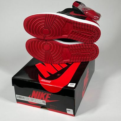 NIKE / JORDAN
A pair of high-top sneakers,
Model...