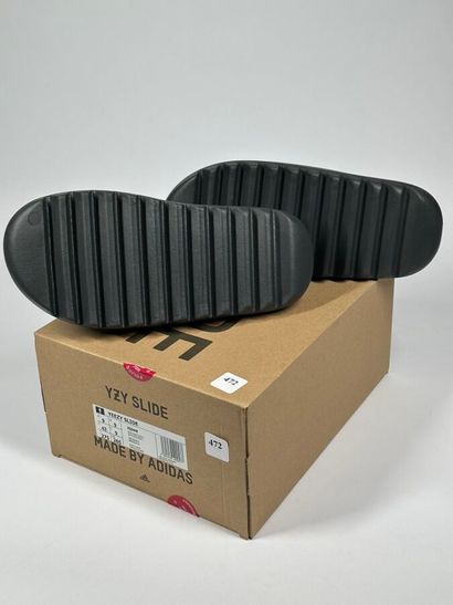 ADIDAS / YEEZY
A pair of sandals,
Model :...