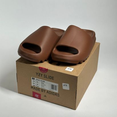ADIDAS / YEEZY
A pair of sandals,
Model :...