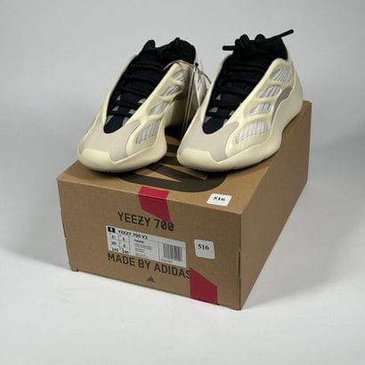 ADIDAS / YEEZY
Une paire de basket basse,
Modèle...