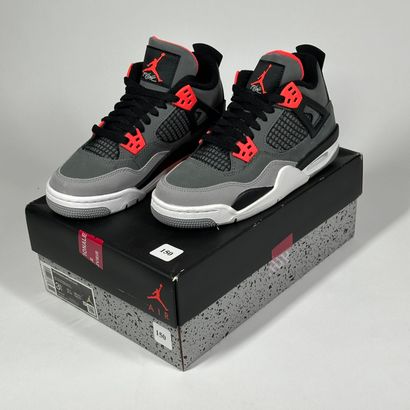 NIKE / JORDAN
Une paire de basket montante,
Modèle...