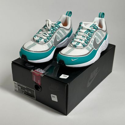 NIKE
Une paire de basket basse,
Modèle :...