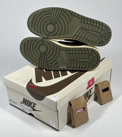 NIKE / JORDAN x TRAVIS SCOTT 
A pair of low-top...