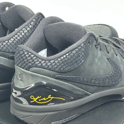 NIKE x KOBE
Une paire de basket basse,
Modèle...