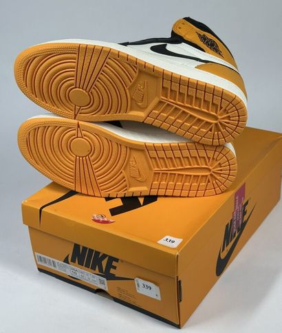 NIKE / JORDAN
A pair of high-top sneakers,
Model...