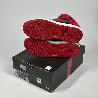 NIKE / JORDAN
Un lot de 2 paires de baskets...