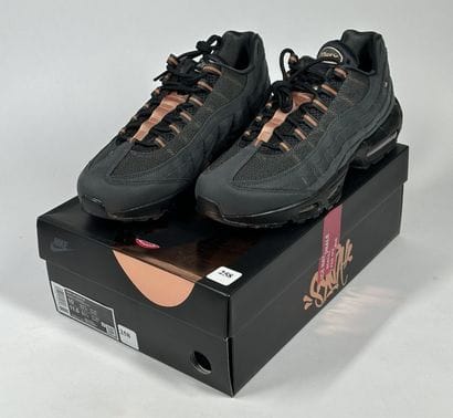 NIKE x CENTRAL CEE
Une paire de basket semi...