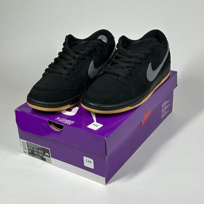 NIKE SB
Une paire de basket basse,
Modèle...