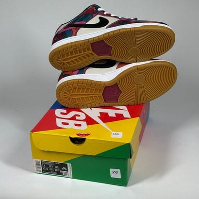 NIKE SB x PARRA
A pair of low-top sneakers,
Model...