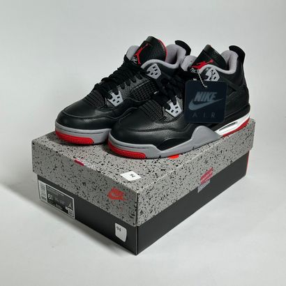 NIKE / JORDAN
A pair of high-top sneakers,
Model...