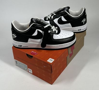 NIKE x TERROR SQUAD
A pair of sneakers
Model:...