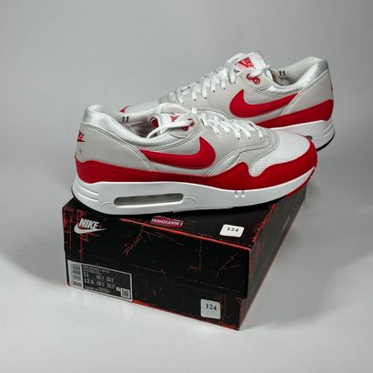 NIKE 
A set of 3 pairs of low-top sneakers,...