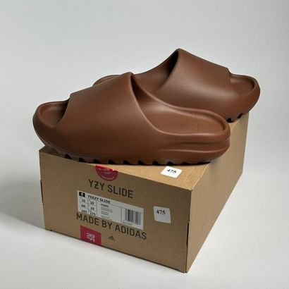 ADIDAS / YEEZY
A pair of sandals,
Model :...