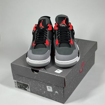 NIKE / JORDAN
A pair of semi-mounted sneakers,
Model...