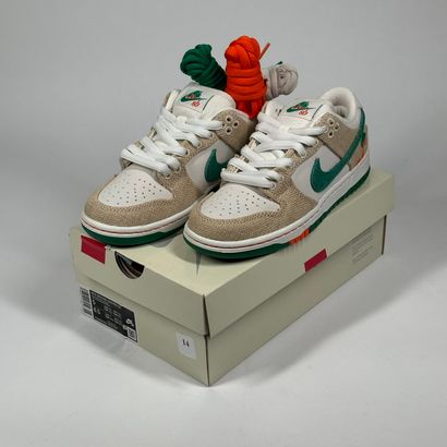 NIKE SB x JARRITOS
A pair of low-top sneakers,
Model...
