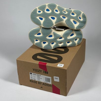 ADIDAS / YEEZY
Une paire de basket basse,
Modèle...