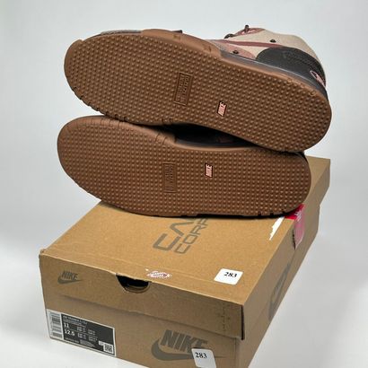 NIKE x TRAVIS SCOTT
Une paire de basket semi...