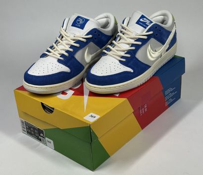 NIKE SB x FLY STREETWEAR
A pair of low-top...