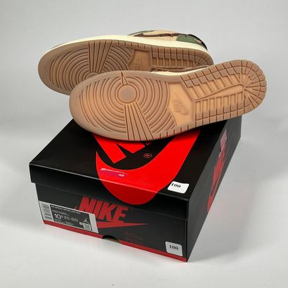 NIKE / JORDAN
A pair of low-top sneakers,
Model...