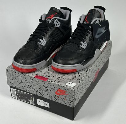NIKE / JORDAN
A pair of high-top sneakers,
Model...