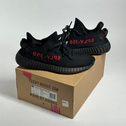 ADIDAS / YEEZY
Une paire de basket basse,
Modèle...