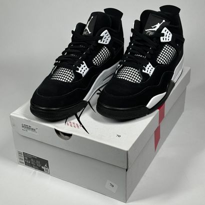 NIKE / JORDAN
A pair of semi-mounted sneakers,
Model...