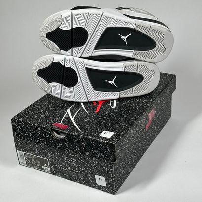 NIKE / JORDAN
A pair of semi-mounted sneakers,
Model...