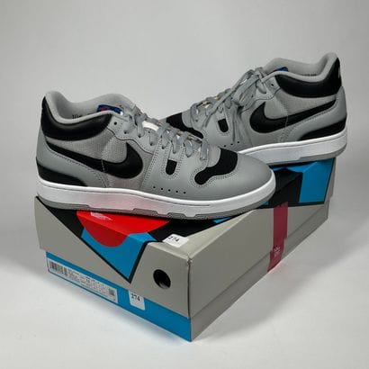 NIKE 
Une paire de basket basse,
Modèle :...