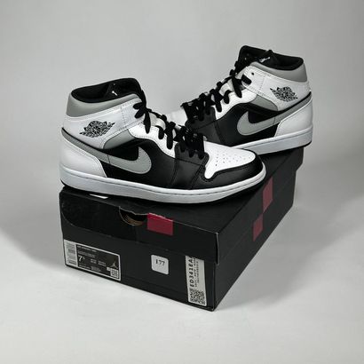 NIKE / JORDAN
Une paire de basket montante,
Modèle...
