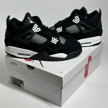 NIKE / JORDAN
Une paire de basket semi montante,
Modèle...