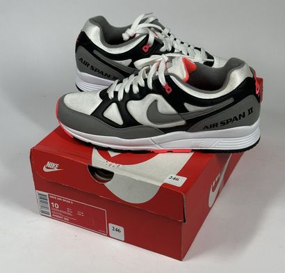 NIKE
Une paire de basket basse,
Modèle :...