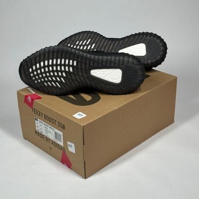ADIDAS / YEEZY
A set of 5 pairs of low-top...