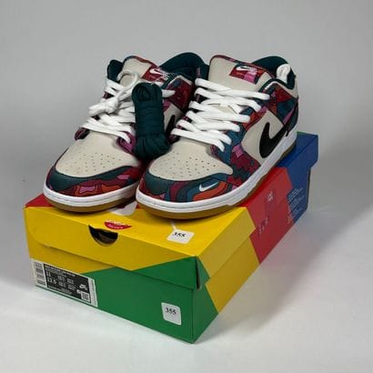 NIKE SB x PARRA
A pair of low-top sneakers,
Model...