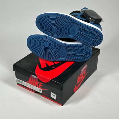 NIKE / JORDAN
A pair of high-top sneakers,
Model...