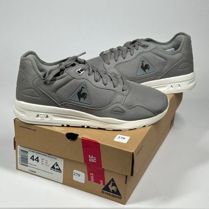 LE COQ SPORTIF
Une paire de basket basse,
Modèle...