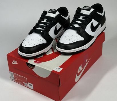 NIKE
Une paire de basket basse,
Modèle :...